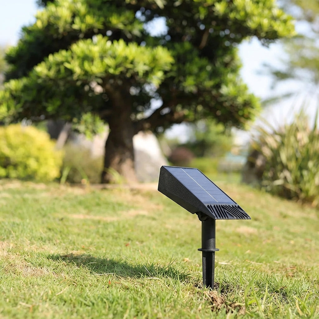 LED Solarstrahler Garten Verstellbares Zoomobjektiv Wetterfest IP65 Warmweiß Energieeffiziente LED-Technologie für Rasen Beete und Fassade - Image 3